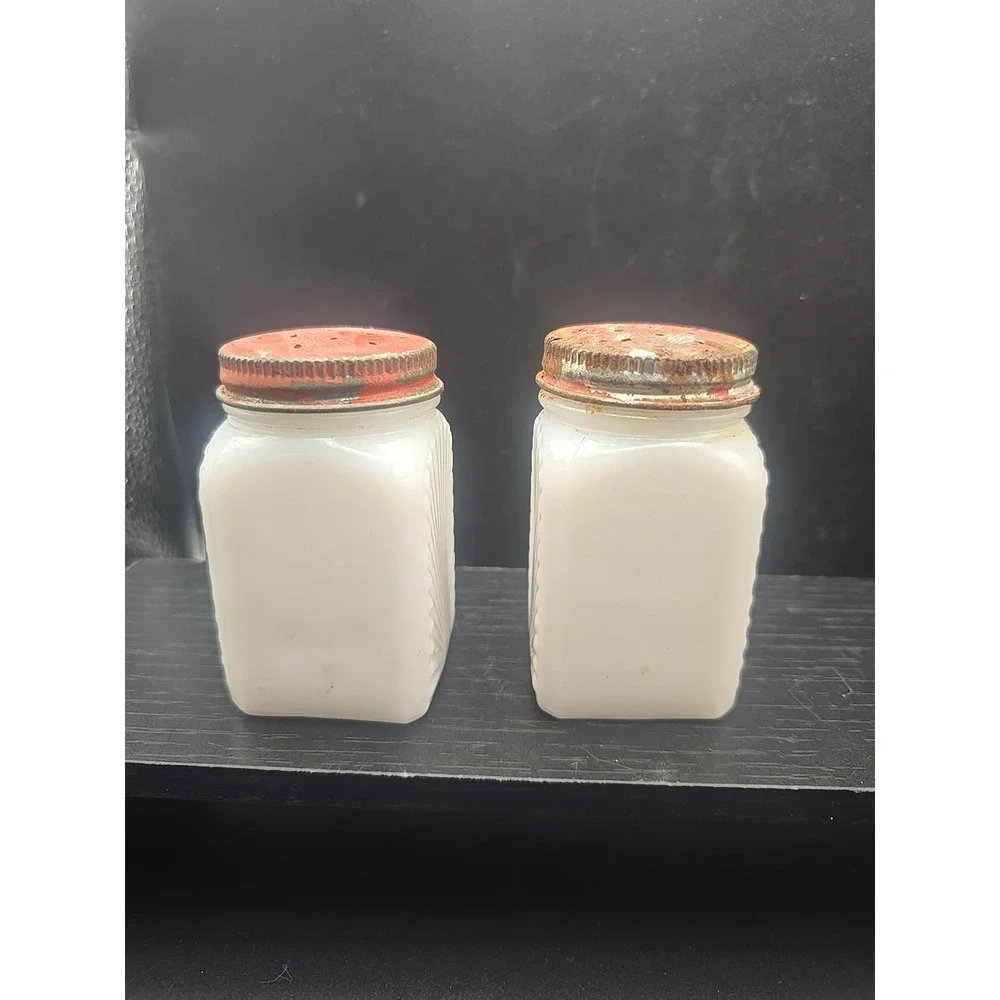 Vintage Art Deco Fan Milk Glass Metal‎ Cap Salt and Pepper Shakers